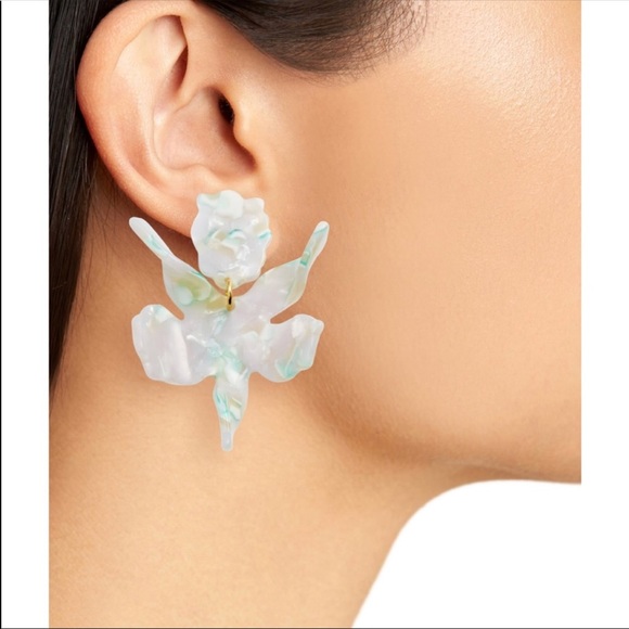 Opaque white Acrylic lily earrings - Picture 6 of 6